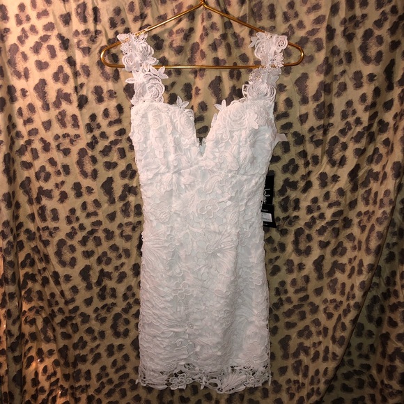 SOLD: Lulu’s uno, dos, lace white dress small NWT - Picture 3 of 4